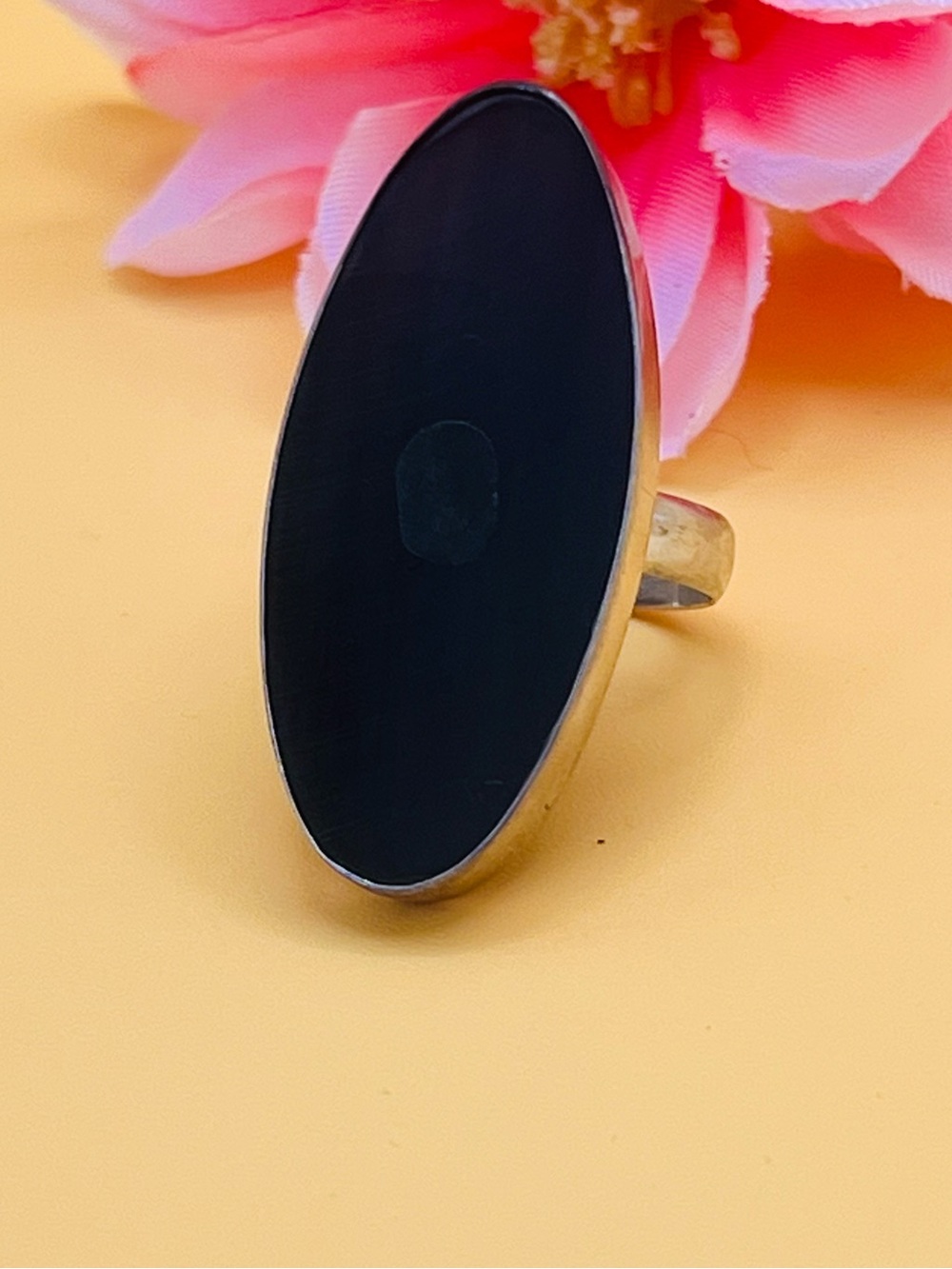 Vintage silver and large Black Oval stone Ring size 8
